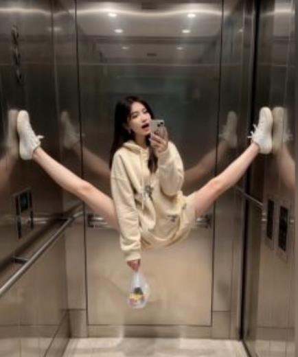 AI生成电梯一字马美女制作教程,条条流量上万,别再在外面被割韭菜了,全流程实操